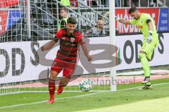 2. BL - Saison 2017/2018 - FC Ingolstadt 04 - SSV Jahn Regensburg - Sonny Kittel (#10 FCI) trifft zum 1:1 Ausgleichstreffer - Antonio Colak (#7 FCI) - Philipp Pentke (#1 Torwart Regensburg) jubel -  Foto: Meyer Jürgen