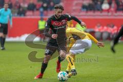 2. BL - Saison 2017/2018 - FC Ingolstadt 04 - Dynamo Dresden - Christian Träsch (#28 FCI) - Philip Heise (#16 Dresden) - Foto: Meyer Jürgen