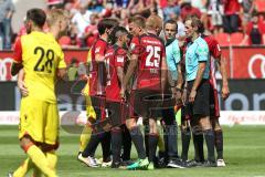 2. Bundesliga - Fußball - FC Ingolstadt 04 - 1. FC Union Berlin - 0:1 - Beschwerde beim Schiedsrichter nach dem Spiel wegen Foul und nicht gegebenen Elfmeter , Cheftrainer Maik Walpurgis (FCI) Hauke Wahl (25, FCI) Darío Lezcano (11, FCI)