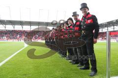 2. Bundesliga - Fußball - FC Ingolstadt 04 - SpVgg Greuther Fürth - Kaminkehrer Ingolstadt Parade Spalier Glück