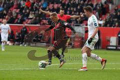 2. Bundesliga - Fußball - FC Ingolstadt 04 - SpVgg Greuther Fürth - Sonny Kittel (10, FCI) Mario Maloca (22 Fürth)