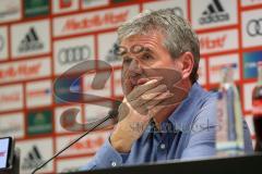 2. Bundesliga - Fußball - FC Ingolstadt 04 - Fortuna Düsseldorf - Pressekonferenz nach dem Spiel, Cheftrainer Friedhelm Funkel (Fortuna) nachdenklich