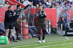 2. Bundesliga - Fußball - FC Ingolstadt 04 - DSC Armenia Bielefeld - Cheftrainer Stefan Leitl (FCI) klatscht