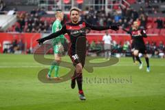 2. Bundesliga - Fußball - FC Ingolstadt 04 - SpVgg Greuther Fürth - Tor Jubel 3:0 durch Thomas Pledl (30, FCI) hinter ihm Torwart Sascha Burchert (30 Fürth)