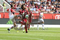 2. Bundesliga - Fußball - FC Ingolstadt 04 - SSV Jahn Regensburg - Sebastian Nachreiner (28 Jahn) Darío Lezcano (11, FCI) Foul