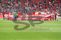 2. Bundesliga - Fußball - FC Ingolstadt 04 - 1. FC Kaiserslautern - Team bedankt sich bei den Fans Banner Spruch