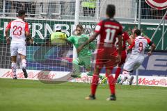 2. BL - Saison 2017/2018 - FC Ingolstadt 04 - SSV Jahn Regensburg - Martin Hansen (#35 Torwart FCI) - parriert einen Schuss von Benedikt Saller (#6 Regensburg) - Foto: Meyer Jürgen