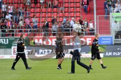 2. Bundesliga - Fußball - FC Ingolstadt 04 - SSV Jahn Regensburg - Spiel ist aus 2:4, Cheftrainer Maik Walpurgis (FCI) verlässt sofort das Spielfeld und geht in die Kabine