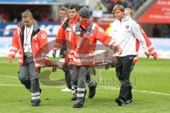 2. Bundesliga - Fußball - FC Ingolstadt 04 - FC Erzgebirge Aue - Zusammenstoß, Antonio Colak (7, FCI) und Cacutalua Malcolm (Aue 21) bleiben verletzt liegen Platzwunde, werden behandelt und abtransportiert