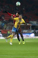 2. Bundesliga - FC Ingolstadt 04 - Eintracht Braunschweig - Kopfball Duell Kampf Almog Cohen (8, FCI) Onel Hernandez (#23 Braunschweig)