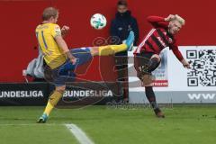 2. BL - Saison 2017/2018 - FC Ingolstadt 04 - Eintracht Braunschweig - Robert Leipertz (#13 FCI) - Jan Hochscheidt (#11 Braunschweig) - Foto: Meyer Jürgen