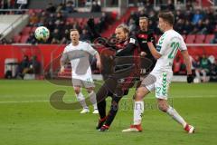 2. Bundesliga - Fußball - FC Ingolstadt 04 - SpVgg Greuther Fürth - Patrick Ebert (7, FCI) und Mario Maloca (22 Fürth)