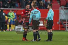 2. BL - Saison 2017/2018 - FC Ingolstadt 04 - Eintracht Braunschweig - Christian Träsch (#28 FCI) reklamiert beim Schiedsrichter nach dem Spiel - Foto: Meyer Jürgen