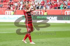 2. Bundesliga - Fußball - FC Ingolstadt 04 - 1. FC Kaiserslautern - Moritz Hartmann (9, FCI) verabschiedet sich von den Fans