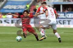 2. Bundesliga - Fußball - FC Ingolstadt 04 - SSV Jahn Regensburg - Takahiro Sekine (22, FCI) Benedikt Gimber (5 Jahn)