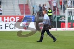 2. Bundesliga - Fußball - FC Ingolstadt 04 - SSV Jahn Regensburg - Spiel ist aus 2:4, Cheftrainer Maik Walpurgis (FCI) verlässt sofort das Spielfeld und geht in die Kabine