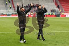 2. Bundesliga - Fußball - FC Ingolstadt 04 - Fortuna Düsseldorf - Sieg Jubel Cheftrainer Stefan Leitl (FCI) nimmt Co-Trainer Andre Mijatovic (FCI) mit zu den Fans