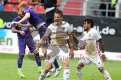 2. Bundesliga - Fußball - FC Ingolstadt 04 - FC Erzgebirge Aue - Torwart Männel Martin (Aue 1)boxt Ball weg, Stefan Kutschke (20, FCI) kommt nicht hin, schreit, Kalig Fabian (Aue 4)