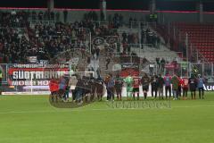 2. BL - Saison 2017/2018 - FC Ingolstadt 04 - Eintracht Braunschweig - Die Mannschaft bedankt sich bei den Fans für die Unterstützung - Südkurve - Fans - Foto: Meyer Jürgen