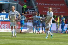 2. BL - Saison 2017/2018 - FC Ingolstadt 04 - Holstein Kiel - Tobias Levels (#3 FCI) - Robert Leipertz (#13 FCI) enttäuscht nach dem 1:3 Führungstreffer durch Kiel  -Foto: Meyer Jürgen