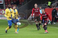 2. Bundesliga - FC Ingolstadt 04 - Eintracht Braunschweig - rechts Sonny Kittel (10, FCI) Marcel Gaus (19, FCI) links Suleiman Abdullahi (#20 Braunschweig)