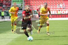 2. Bundesliga - Fußball - FC Ingolstadt 04 - 1. FC Union Berlin - 0:1 - Angriff Robert Leipertz (13, FCI) links Pedersen Kristian (Union 6) rechts Torrejon Marc (Union 15)