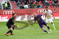 2. Bundesliga - Fußball - FC Ingolstadt 04 - FC Erzgebirge Aue - Kalig Fabian (Aue 4)rettet Ball Torwart Männel Martin (Aue 1)