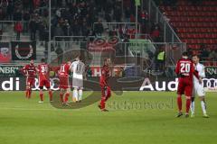 2. Bundesliga - Fußball - FC Ingolstadt 04 - VfL Bochum - Spiel ist aus 0:1 Niederlage, hängende Köpfe, Patrick Ebert (7, FCI) Tobias Schröck (21, FCI) Stefan Kutschke (20, FCI) Serra, Janni (VfL 11)