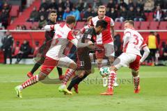 2. Bundesliga - Fußball - FC Ingolstadt 04 - Fortuna Düsseldorf - bedrängt mitte Darío Lezcano (11, FCI) links Adam Bodzek (13 Fortuna) Robin Bormuth (32 Fortuna)