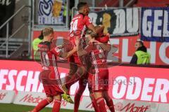 2. BL - Saison 2017/2018 - FC Ingolstadt 04 - MSV Duisburg - Hauke Wahl (#25 FCI) trifft zum 2:1 Führungstreffer - Jubel - Thomas Pledl (#30 FCI) - Sonny Kittel (#10 FCI) - Marvin Matip (#34 FCI) - Foto: Meyer Jürgen