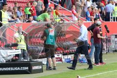 2. Bundesliga - Fußball - FC Ingolstadt 04 - SSV Jahn Regensburg - Spiel ist aus 2:4, Cheftrainer Maik Walpurgis (FCI) verlässt sofort das Spielfeld und geht in die Kabine