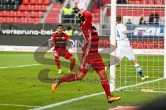 2. BL - Saison 2017/2018 - FC Ingolstadt 04 - MSV Duisburg - Thomas Pledl (#30 FCI) mit einer vergebenen Chance - Dario Lezcano (#11 FCI) - Foto: Meyer Jürgen