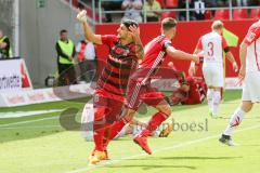 2. BL - Saison 2017/2018 - FC Ingolstadt 04 - SSV Jahn Regensburg - Sonny Kittel (#10 FCI) trifft zum 1:1 Ausgleichstreffer - Almog Cohen (#8 FCI) - Philipp Pentke (#1 Torwart Regensburg) jubel -  Foto: Meyer Jürgen