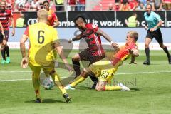 2. Bundesliga - Fußball - FC Ingolstadt 04 - 1. FC Union Berlin - 0:1 - Darío Lezcano (11, FCI) wird von Kroos Felix (Union 23) gefoult, kein Elfmeter