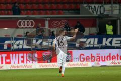 2. Bundesliga - Fußball - FC Ingolstadt 04 - VfL Bochum - Ex Spieler Lukas Hinterseer begrüßt die Ingolstädter Fans