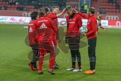 2. BL - Saison 2017/2018 - FC Ingolstadt 04 - VFL Bochum - Hauke Wahl (#25 FCI) - Moritz Hartmann (#9 FCI) - Robert Leipertz (#13 FCI) vor dem Spiel beim warm machen - Foto: Meyer Jürgen