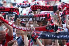 2. Bundesliga - Fußball - FC Ingolstadt 04 - 1. FC Kaiserslautern - Saisonabschiedsfeier nach dem Spiel, Fans Jubel Fahnen Schals Spruchband