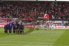 2. BL - Saison 2017/2018 - FC Ingolstadt 04 - FC Erzgebirge Aue - Die Spieler bilden einen Kreis vor dem Spiel - Foto: Meyer Jürgen