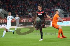 2. Bundesliga - Fußball - FC Ingolstadt 04 - 1. FC Heidenheim - Stefan Kutschke (20, FCI) überläuft Torwart Kevin Müller (1 HDH) und verliert den Ball