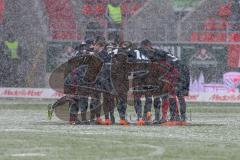 2. BL - Saison 2017/2018 - FC Ingolstadt 04 - FC St. Pauli - Die Mannschaft bildet einen Kreis - 2. Halbzeit - Foto: Meyer Jürgen