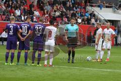 2. BL - Saison 2017/2018 - FC Ingolstadt 04 - FC Erzgebirge Aue - Thomas Pledl (#30 FCI) - Sonny Kittel (#10 FCI) beim Freistoss - Foto: Meyer Jürgen