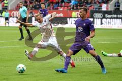 2. Bundesliga - Fußball - FC Ingolstadt 04 - FC Erzgebirge Aue - Sonny Kittel (10, FCI) kommt nicht hin Wydra Dominik (Aue 25)