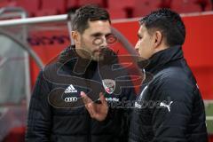 2. Bundesliga - Fußball - FC Ingolstadt 04 - SV Sandhausen - Cheftrainer Stefan Leitl (FCI) Cheftrainer Kenan Kocak (Sandhausen) im Gespräch vor dem Spiel