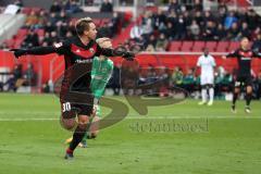 2. Bundesliga - Fußball - FC Ingolstadt 04 - SpVgg Greuther Fürth - Tor Jubel 3:0 durch Thomas Pledl (30, FCI) hinter ihm Torwart Sascha Burchert (30 Fürth)