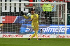 2. BL - Saison 2017/2018 - FC Ingolstadt 04 - SV Darmstadt 98 - Orjan Nyland (#1 Torwart FCI) beim Abschlag - Foto: Meyer Jürgen