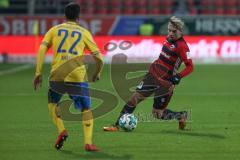 2. BL - Saison 2017/2018 - FC Ingolstadt 04 - Eintracht Braunschweig - Thomas Pledl (#30 FCI) - Salim Khelifi (#22 Braunschweig) - Foto: Meyer Jürgen