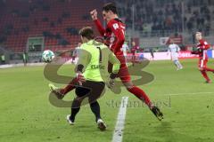 2. Bundesliga - Fußball - FC Ingolstadt 04 - VfL Bochum - Stefan Kutschke (20, FCI) kommt zu spät Torwart Riemann, Manuel (VfL 1)