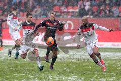 2. Bundesliga - Fußball - FC Ingolstadt 04 - FC St. Pauli - Kampf um den Ball Buballa, Daniel (15 Pauli) Thomas Pledl (30, FCI) Avevor, Christopher (6 Pauli)