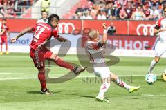 2. Bundesliga - Fußball - FC Ingolstadt 04 - SSV Jahn Regensburg - Darío Lezcano (11, FCI) Torschuß Alexander Nandzik (3 Jahn) Abwehr