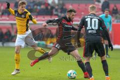 2. BL - Saison 2017/2018 - FC Ingolstadt 04 - Dynamo Dresden - Christian Träsch (#28 FCI) - Niklas Hauptmann (#36 Dresden) - Sonny Kittel (#10 FCI) - Foto: Meyer Jürgen